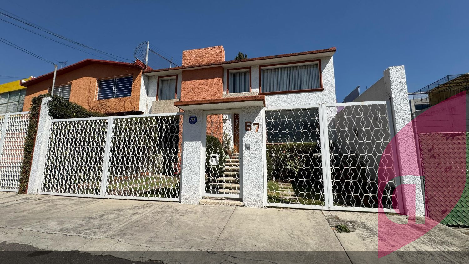 Venta Casa en Fraccionamiento Privado con Jardín Lomas de Tarango, Álvaro Obregón, CDMX. - foto 1